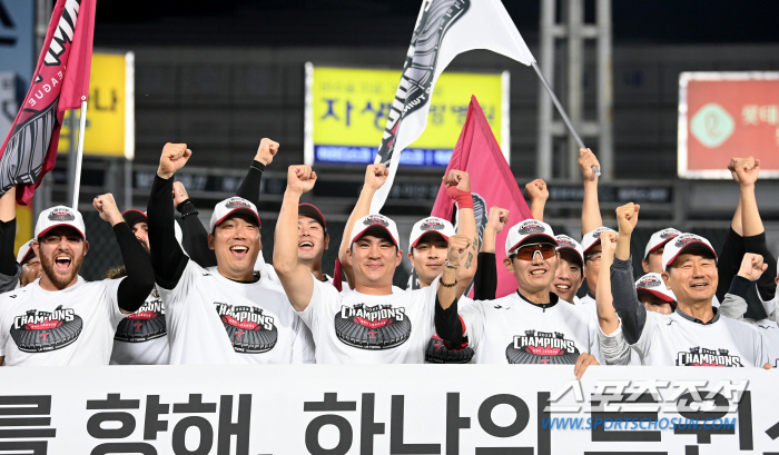 '여기 사직 맞아?' 우승으로 하나된 쌍둥이들의 '승리의 노래' 떼창[부…