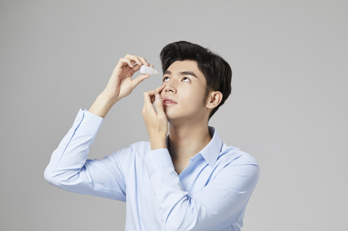 환절기 '안구건조증' 주의…적절한 인공눈물 도움