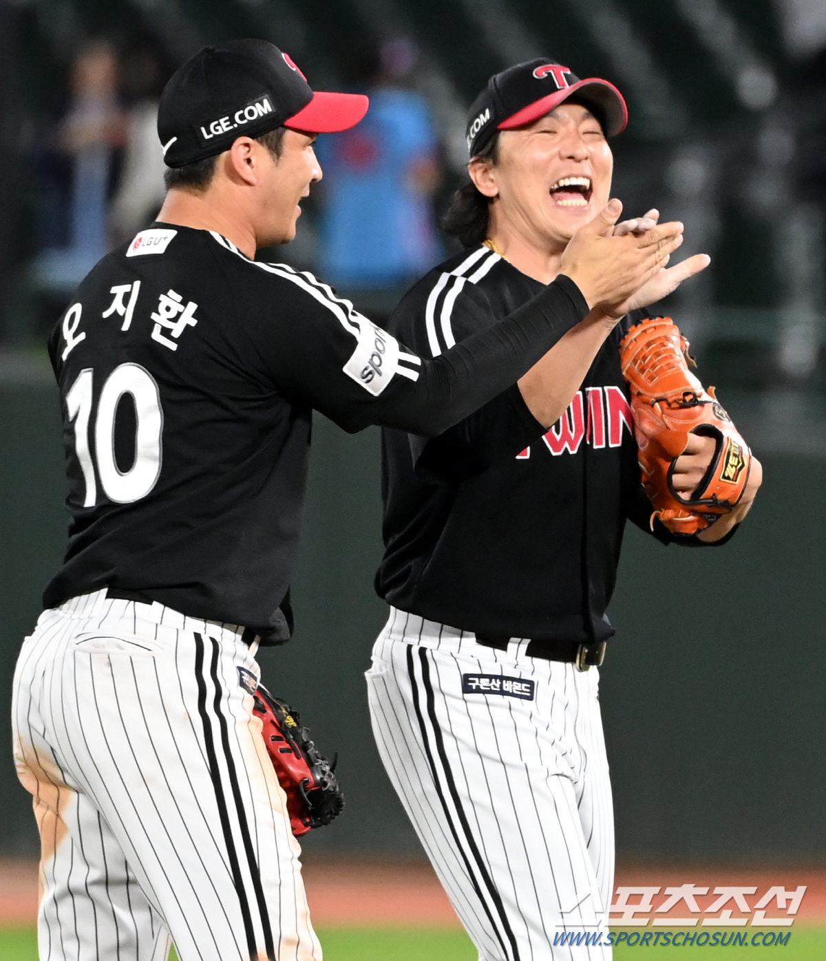 킬포가 몇 개냐. 6년만의 세이브 감격 최동환, 결승타+4안타 오지환, …