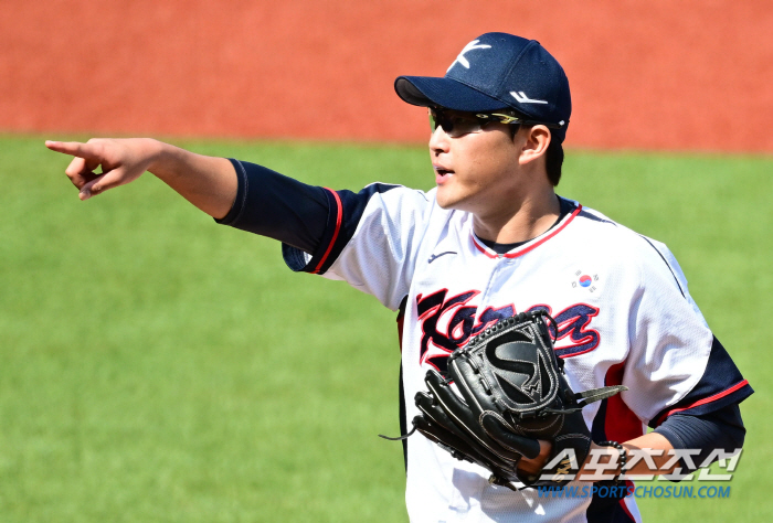 구겨진 자존심 회복! 안경에이스, 일본전 6이닝 무실점 쾌투→'최고참' …