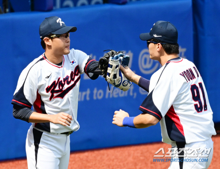 구겨진 자존심 회복! 안경에이스, 일본전 6이닝 무실점 쾌투→'최고참' …