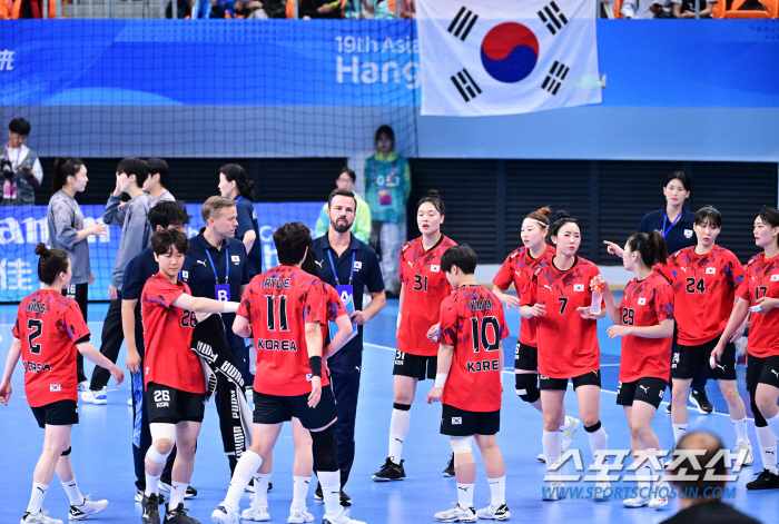 일본에 짓밟힌 한국 女핸드볼의 자존심, 결승서 참담한 경기력으로 '항저우…