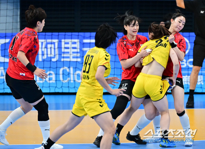 일본에 짓밟힌 한국 女핸드볼의 자존심, 결승서 참담한 경기력으로 '항저우…