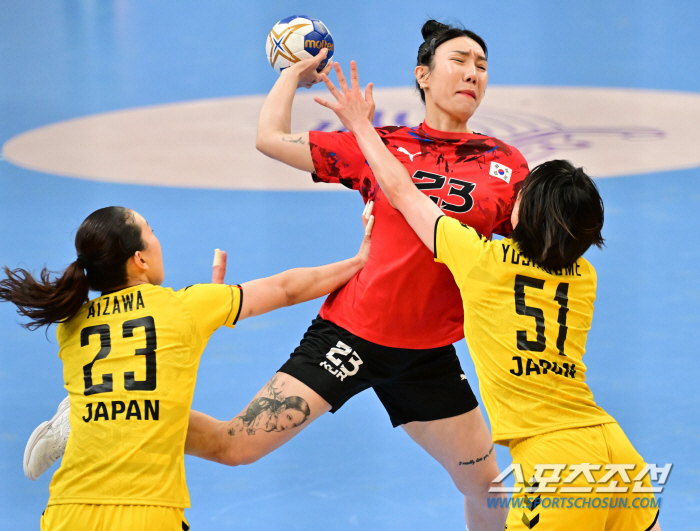 일본에 짓밟힌 한국 女핸드볼의 자존심, 결승서 참담한 경기력으로 '항저우…