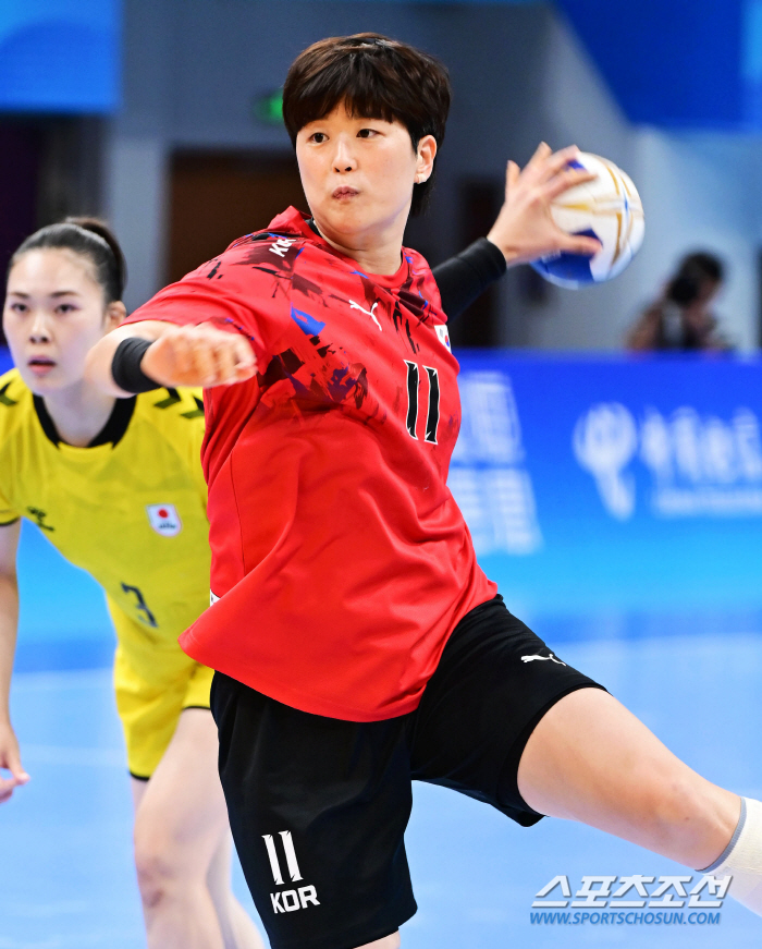 일본에 짓밟힌 한국 女핸드볼의 자존심, 결승서 참담한 경기력으로 '항저우…