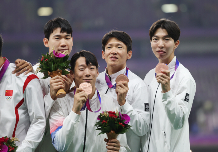 [항저우스토리]'친구야,수고했어. 장하다!' 나란히 메달 딴 '20년찐친…