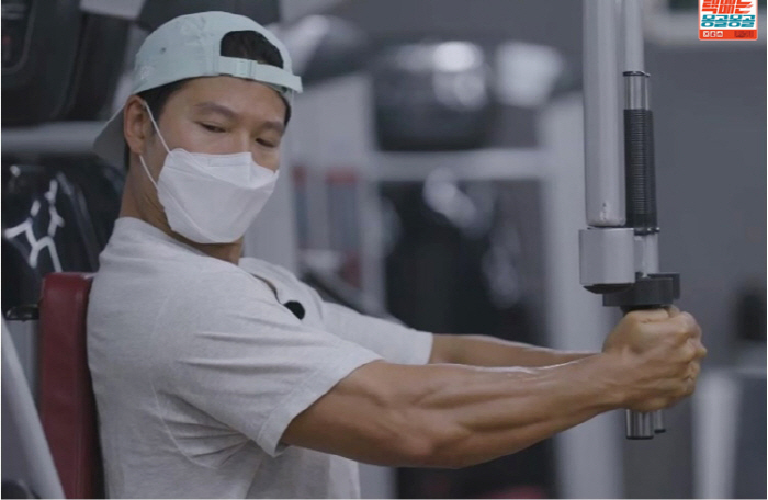 김종국, 몽골 헬스장도 접수 "처음 보는 기계, 맛있다!"