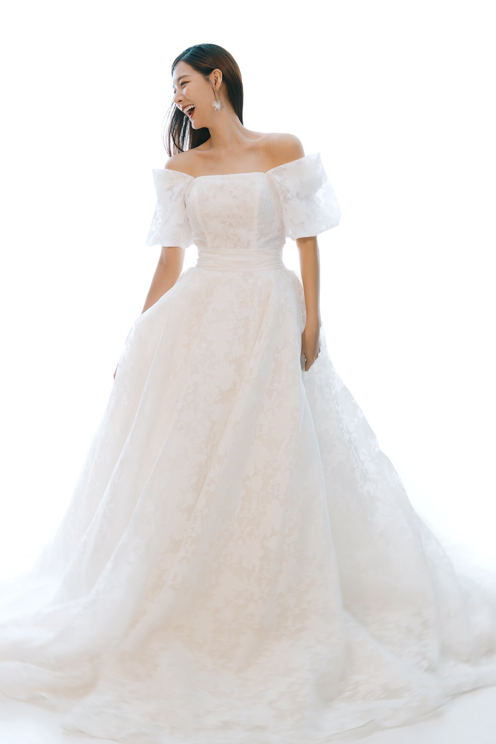 헬로비너스 송주희, 결혼 발표 "예비신랑=존경하는 사람…좋은 영향 줘" …