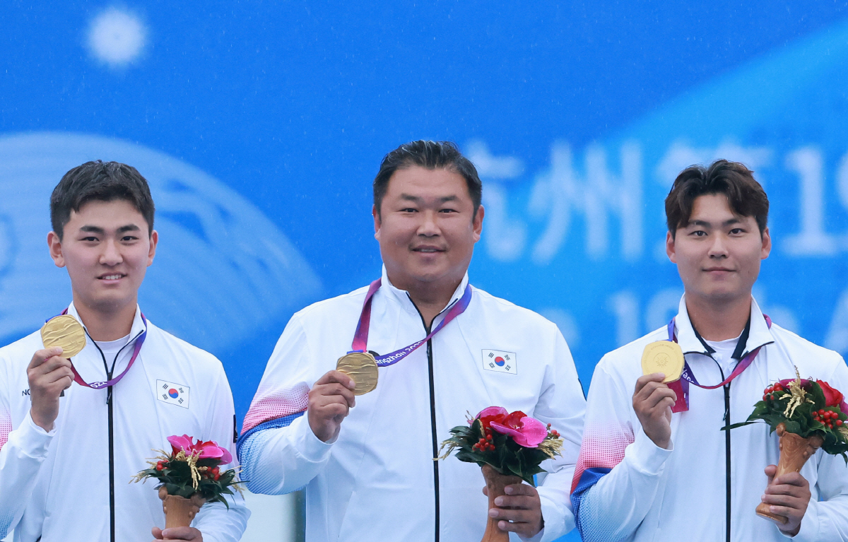 [항저우 현장인터뷰]'실수해도 10점' 만43세 오진혁 金, 13년 만의…