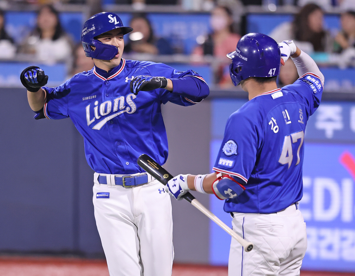 '형들이 지켜줬다' 이호성 데뷔 첫승, 구자욱 3안타 4타점...벤자민 …