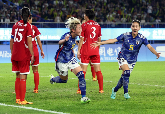 [항저우현장]'무너진 북한 축구' 여자팀도 일본에 무릎…결승서 1대4 참…