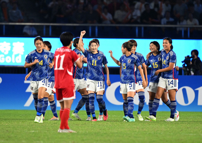 [항저우현장]'무너진 북한 축구' 여자팀도 일본에 무릎…결승서 1대4 참…