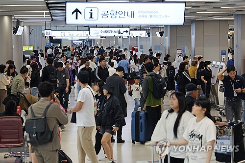 엔데믹에 외국으로…상반기 외국여행 지출 60%↑