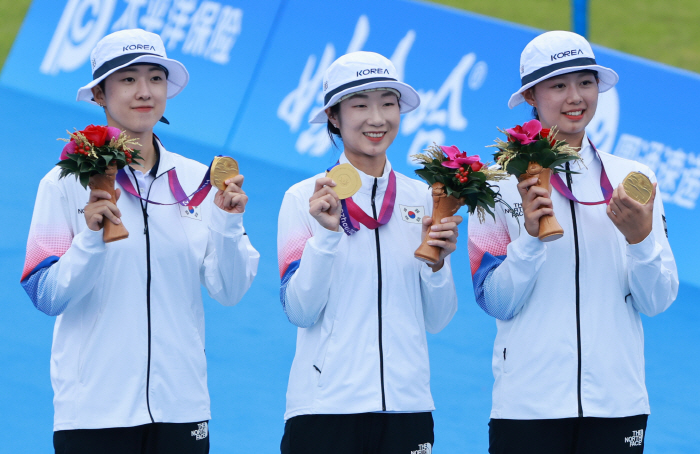 韓양궁 37년만 3관왕 탄생했다, 주인공은 '무서운 막내'임시현…안산과 …