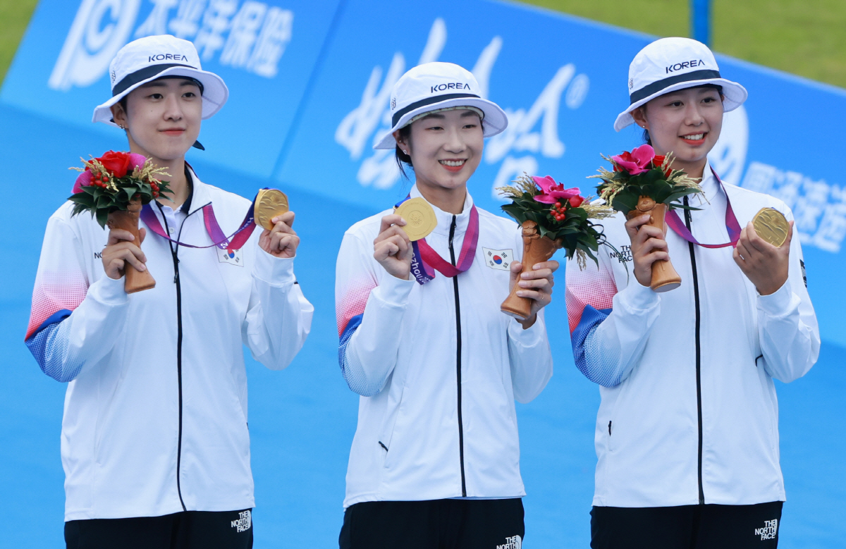 韓양궁 37년만 3관왕 탄생했다, 주인공은 '무서운 막내'임시현…안산과 …