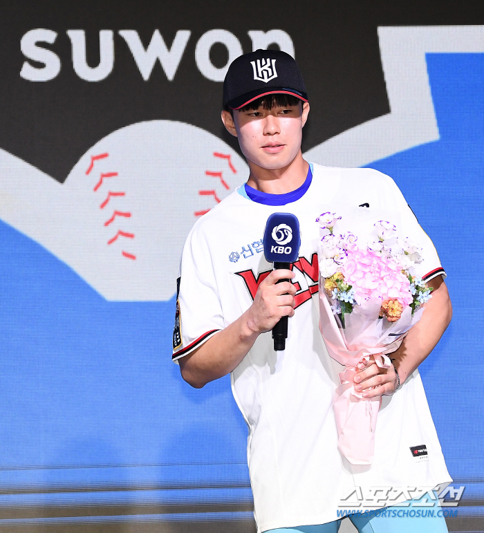 이강철 감독이 "가르칠게 없다"고 한 우완 1라운더 2억3000만원 계약…