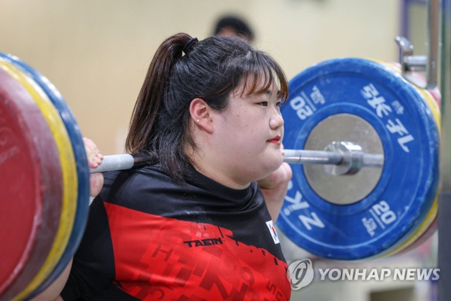 '장미란 영상' 보고 역도 시작한 '제2의 장미란' 박혜정, 세계선수권에…