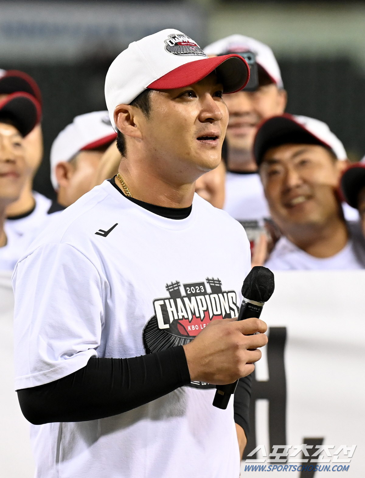 'LG 팬들 한 풀었다' 안방에서 펼쳐진 우승 세리머니, 잠실벌에 울려퍼…