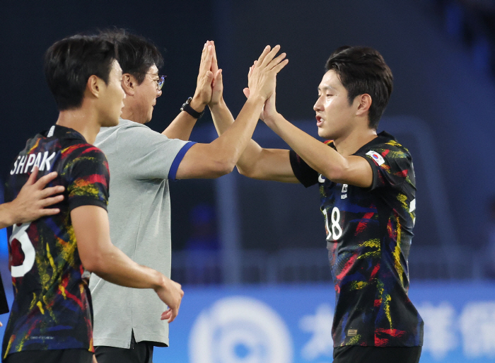 [항저우 프리뷰]"일본 이겨야 하는 이유는 너무 많다" 축구인생 걸린 한…