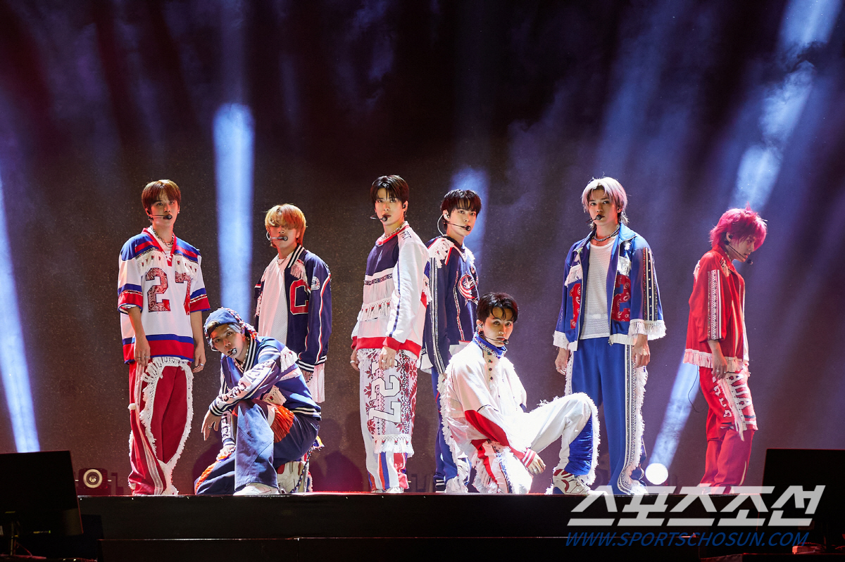 '정규 5집' NCT 127, 대규모 컴백 쇼케이스로 화려한 시작 알려……
