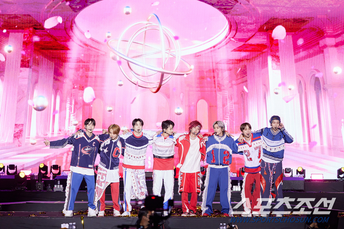 '정규 5집' NCT 127, 대규모 컴백 쇼케이스로 화려한 시작 알려……