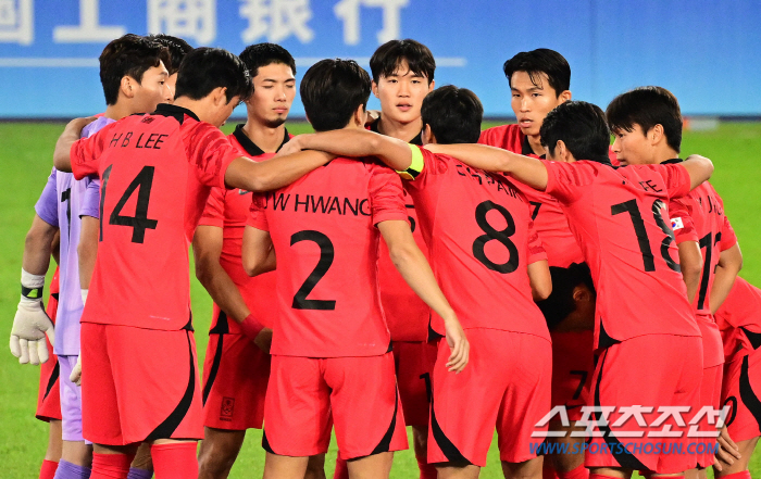 [항저우현장]한일전 최악의 출발, 측면 뚫리며 2분만에 선제실점