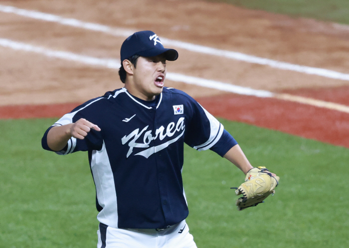 대한민국 에이스! 문동주의 뜨거운 속내 "아버지 보며 키운 꿈, 간절했다…