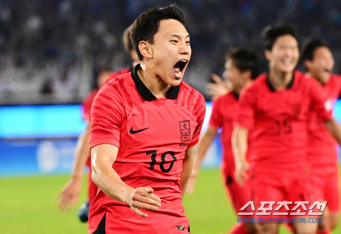 [항저우 현장리뷰]'일본대침몰' 0-1→2-1 조영욱 결승골 황선홍호, …
