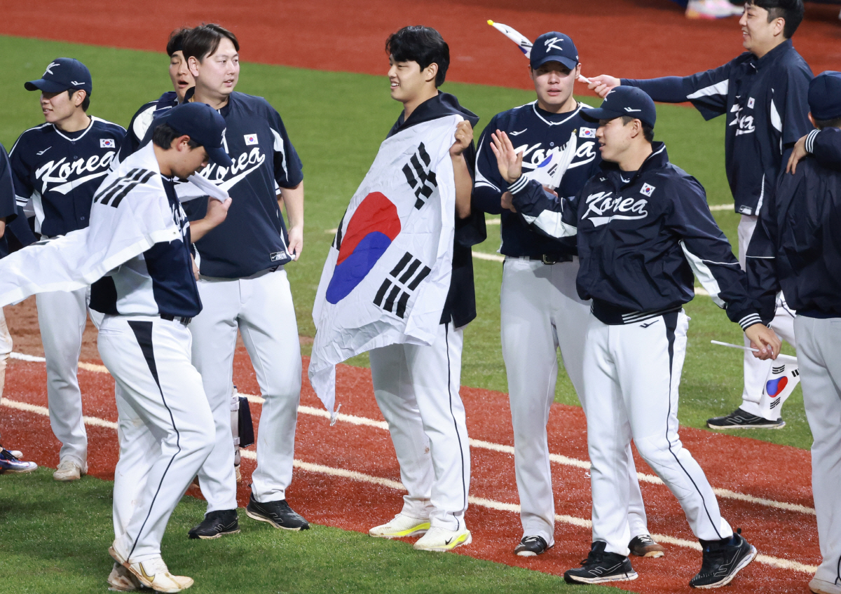 '기대반 우려반→세대교체 완성' 나이+연차제한 AG 대표팀, 가슴에 金피…