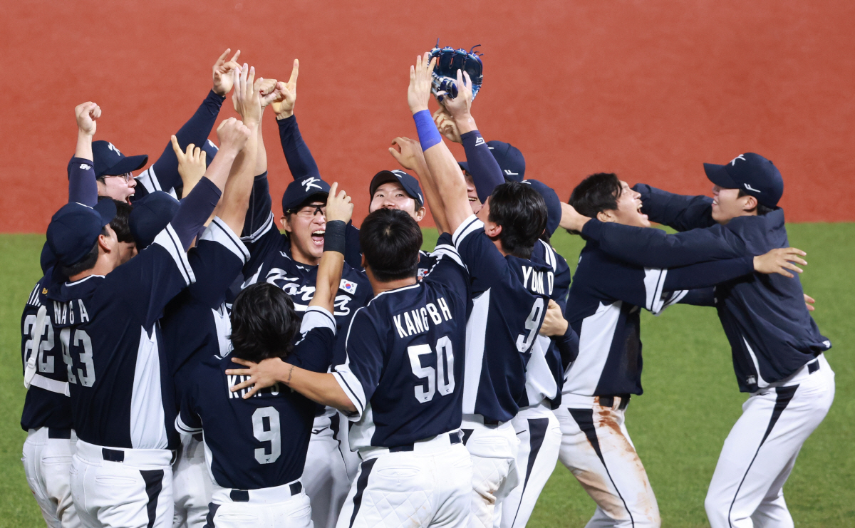 '기대반 우려반→세대교체 완성' 나이+연차제한 AG 대표팀, 가슴에 金피…