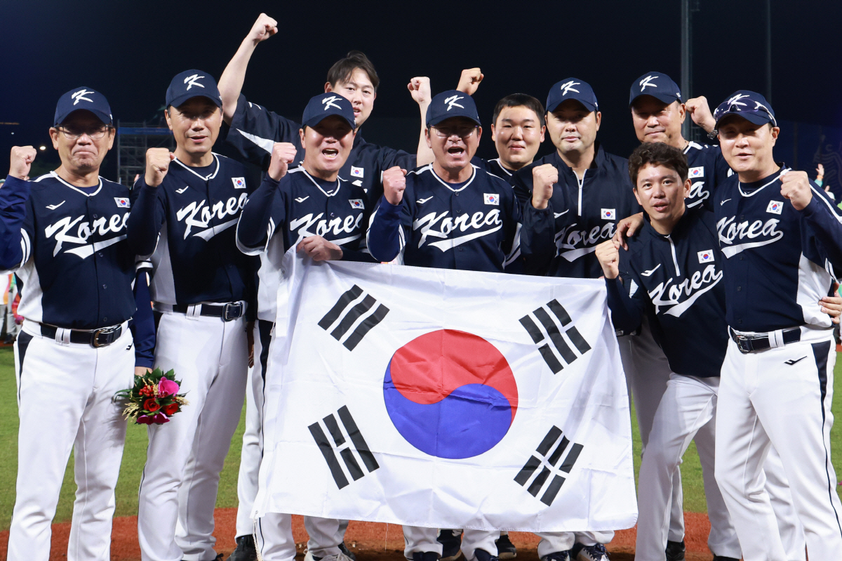 '기대반 우려반→세대교체 완성' 나이+연차제한 AG 대표팀, 가슴에 金피…