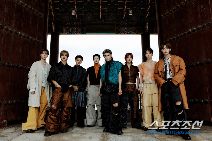 美 롤링스톤, NCT 127 집중 조명…"K팝의 가장 혁신적인 그룹"
