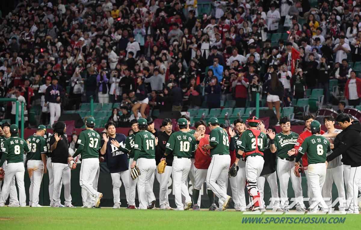 핵심 센터 라인 빠졌는데 팀 승률 1위? 어떻게 이런 반전이 가능했을까[…