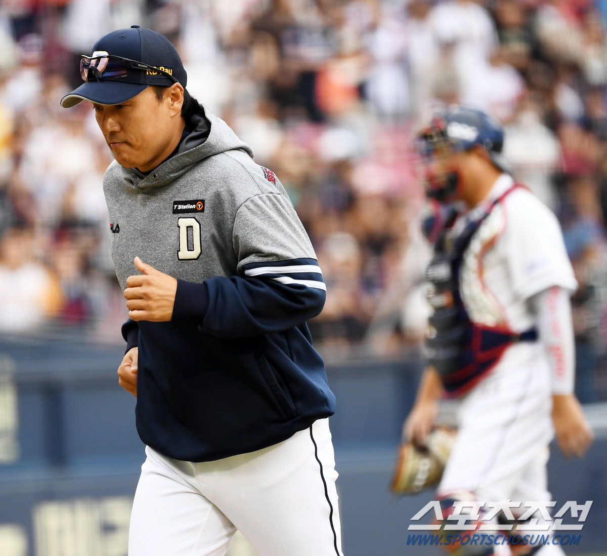 '믿음에 승리로 보답한 마무리' 9회 마운드 직접 찾은 이승엽 감독, '…