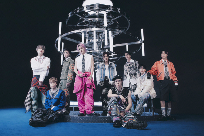 NCT 127, 정규 5집 발매 3일 만에 주간 음반 차트 1위…뜨거운 …