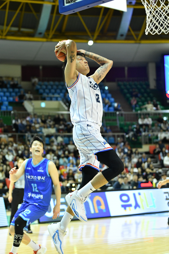 [KBL컵대회] '올스타급 스쿼드' 첫 가동한 KCC, 한국가스공사 20…