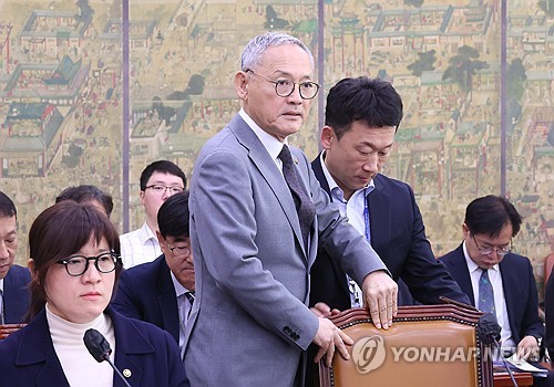 (서울=연합뉴스) 이정훈 기자 = 유인촌 문화체육관광부 장관이 10일 국회 문화체육관광위원회에서 열린 문화체육관광부 국정감사에 출석하고 있다. 2023.10.10 uwg806@yna.co.kr