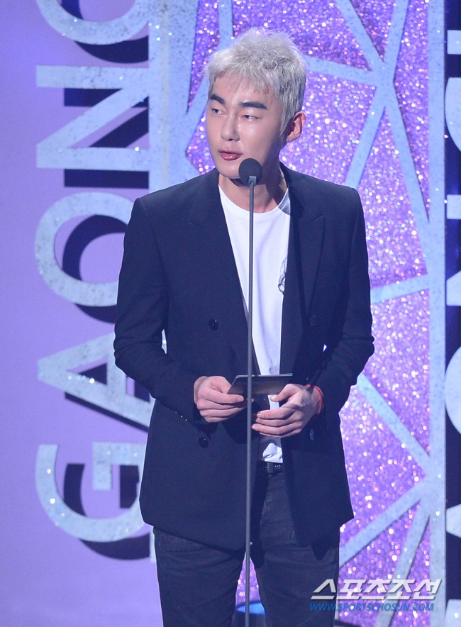 허지웅, 4년 만에 라디오 하차 "갑작스러운 이별에 슬퍼 말길..건강 문…