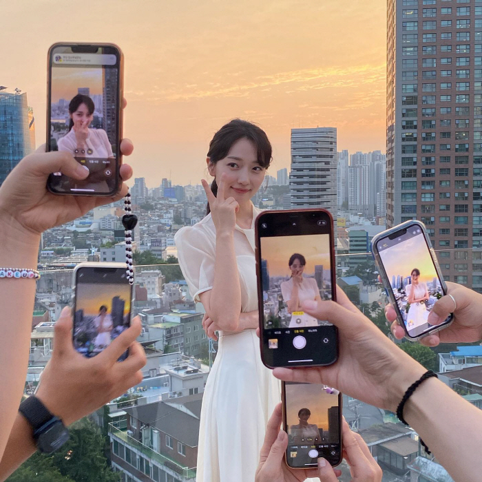 시청률 퀸=슈퍼스타 맞네..표예진, 카메라 세례 속 당당