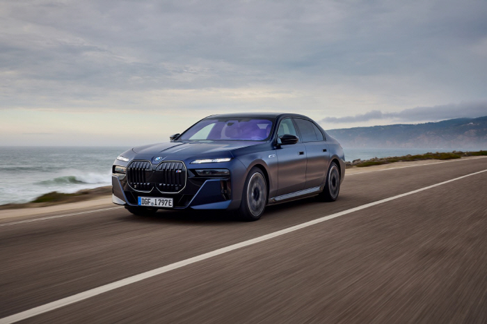 BMW 17일부터 2024년형 '뉴 7시리즈' 사전예약 시작