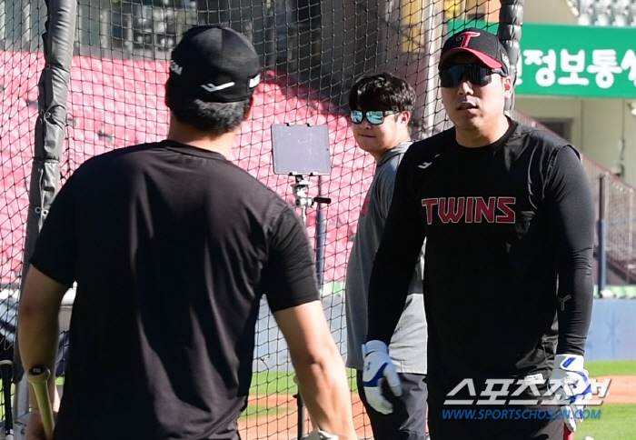 '금메달 하나 땄다고 깝쳐?' 태극마크 달인 김현수에게 혼쭐 난 문보경'…