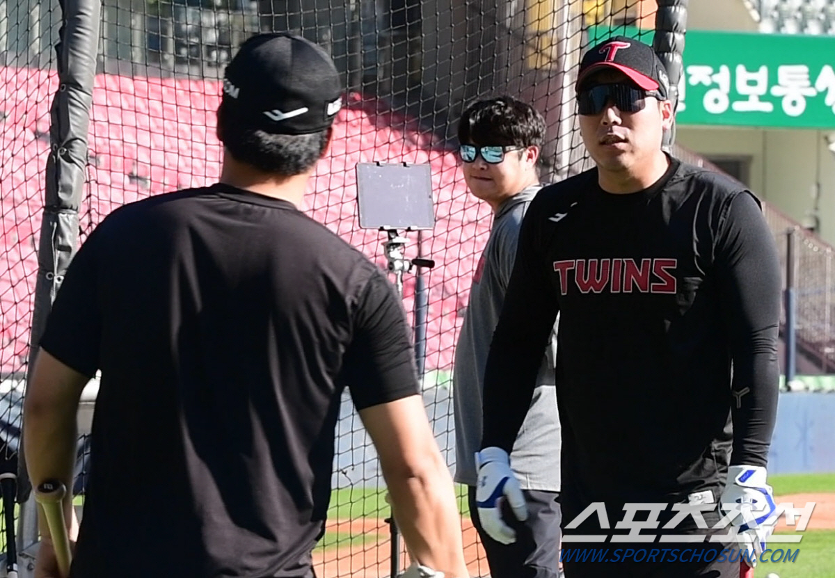 '금메달 하나 땄다고 깝쳐?' 태극마크 달인 김현수에게 혼쭐 난 문보경'…