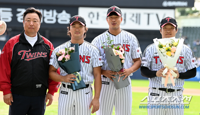 AG 우승공 하늘로 던져버린 문보경의 이색 다짐 "한국시리즈 우승공은 주…