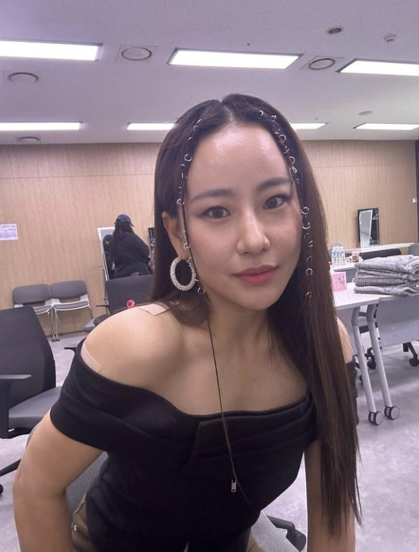 [종합] 선미, '前 절친' 조현아-어비스 갈등 속 파격 컴백…'언팔 논…