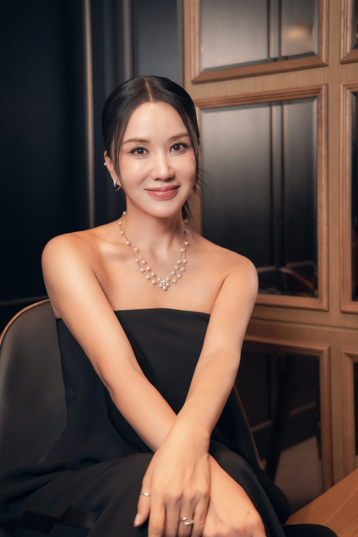 [인터뷰③] 엄정화 "母연기 부담 없어..방민아 같은 딸 있었으면"('화…
