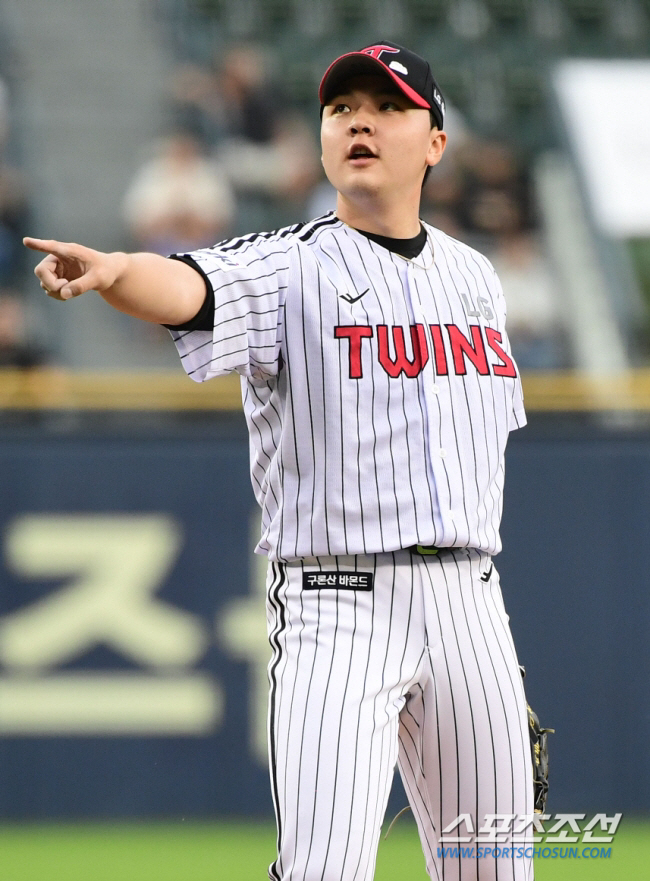 2023 KBO리그 LG트윈스와 롯데자이언츠의 경기가 30일 잠실야구장에서 열렸다. LG 선발투수 이민호가 역투하고 있다. 잠실=최문영 기자deer@sportschosun.com /2023.05.30/