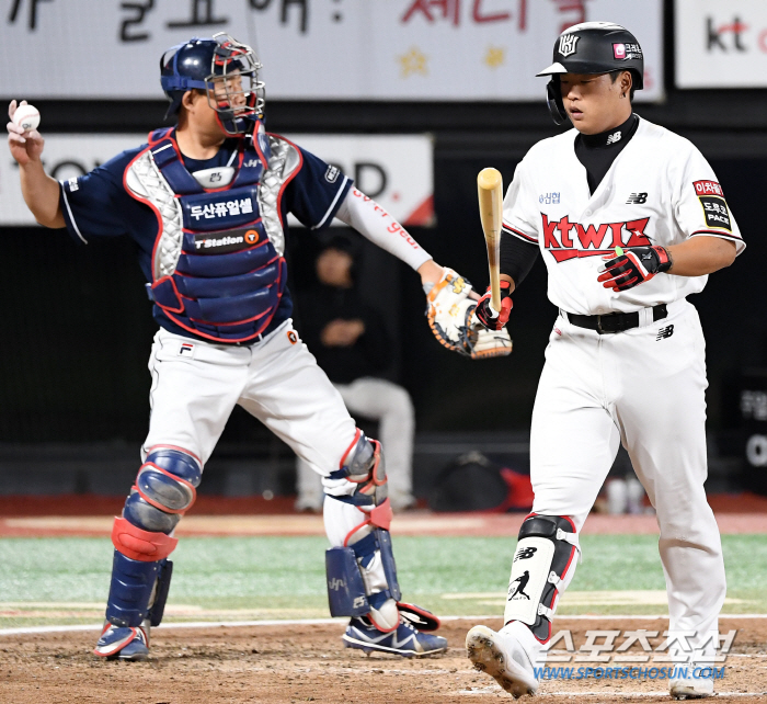 '백호야 금메달 축하해' 흐뭇하게 웃던 양의지가 타석에 들어선 강백호에게…
