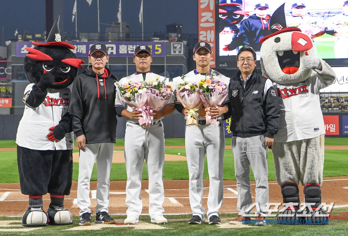 '백호야 금메달 축하해' 흐뭇하게 웃던 양의지가 타석에 들어선 강백호에게…