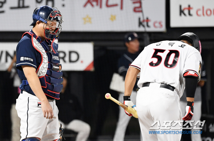 '백호야 금메달 축하해' 흐뭇하게 웃던 양의지가 타석에 들어선 강백호에게…