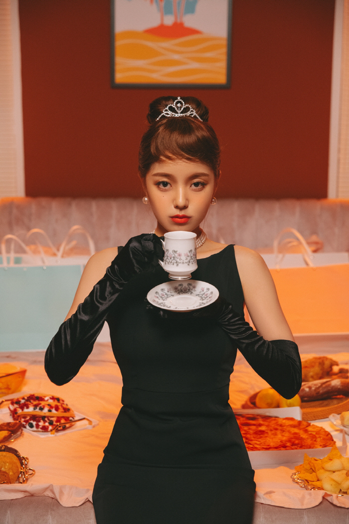 로시, 신승훈 사단 '썸띵 캐주얼' 컴백…'로블리' 매력